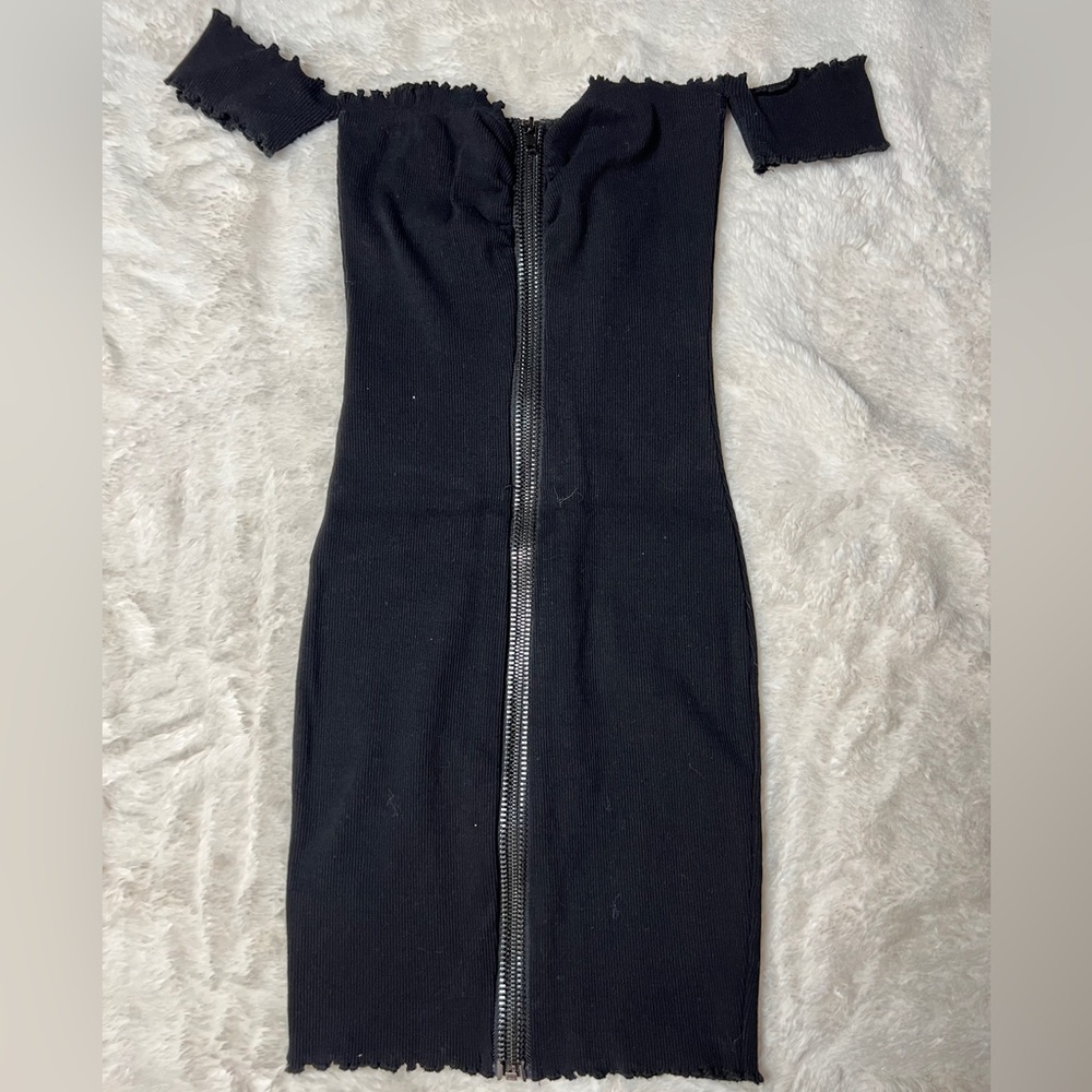 hot and delicious off shoulder zip up dress
